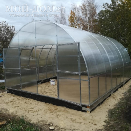 Теплица Фермерская 4,2х6 метров с поликарбонатом | Мой-Дом27 | Каркас изготовлен из оцинкованной замкнутой трубы 30*20 мм.<br>
 <b>Ширина - 4,2 метра</b>. Высота - 2,75 метра. Длина - 6 метров<br>
 Выдерживаемая снеговая нагрузка - 150 кг/м2. Выдерживаемая ветровая нагрузка - до 27 м/с.<br>
 <b>Расстояние между дугами 0,65 метра. Толщина металла дуги 1,2 мм. С каждого торца по две двери и форточки в дверях</b><br>
 <b>
Стрингеров (горизонтальных соединений дуг) – 9 шт. </b><br>